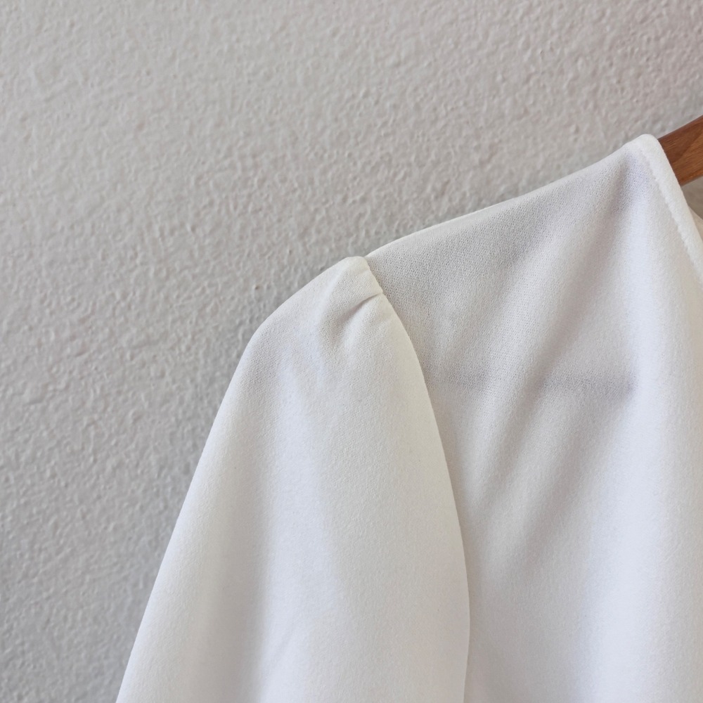 Tuckernuck‎ Pomander Place V Neck Blouse Womens L White Puff 3/4 Sleeve Preppy - Picture 3 of 9